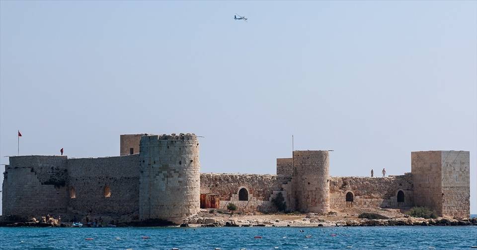 Bayraktar Akıncı Adana ve Mersin'de selamlama uçuşu yaptı 2